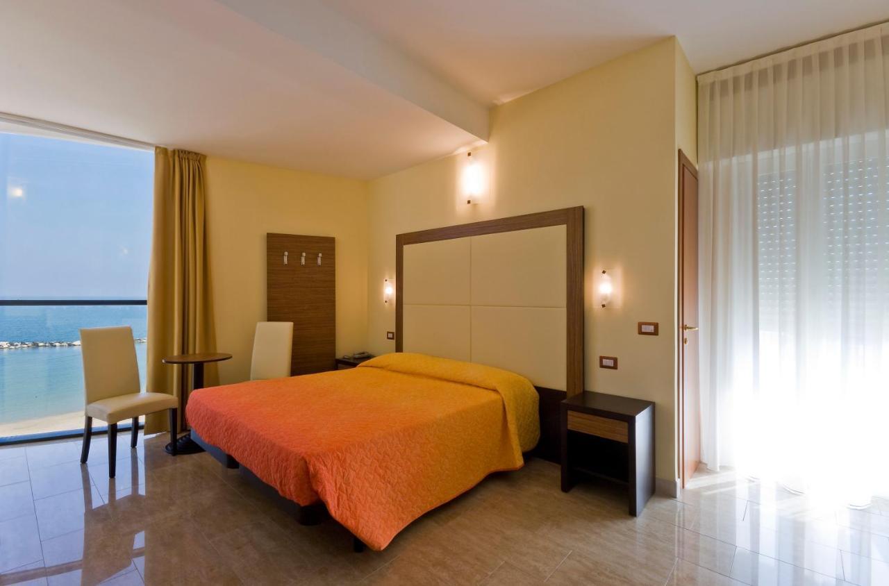 Hotel Ambasciatori Bellaria-Igea Marina Exterior foto